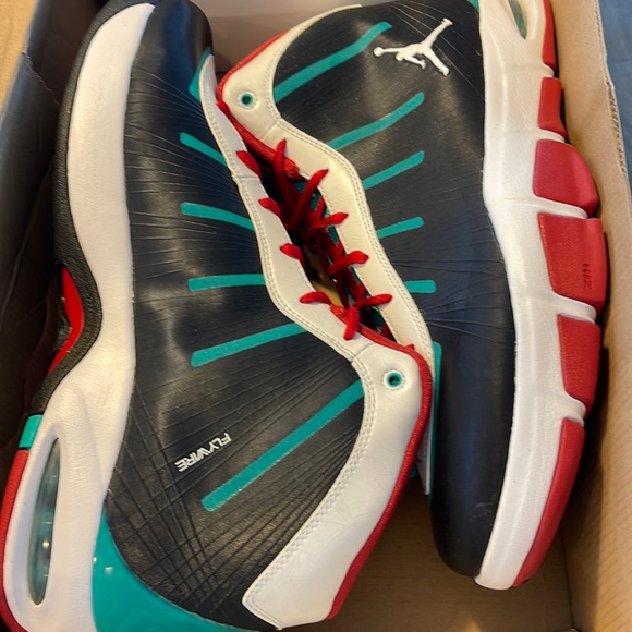 Athletic_Shoes